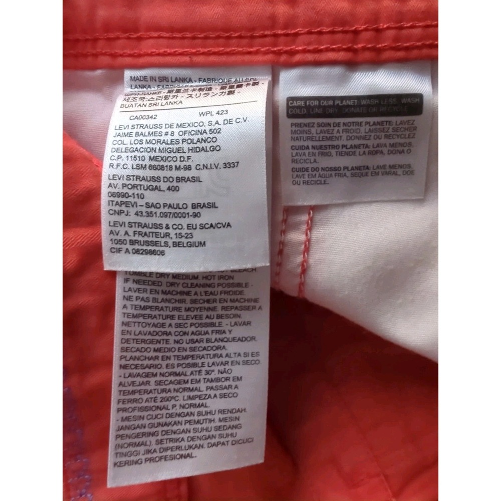 Levi's 100% Cotton Faded Red Shorts Women Cuffed Y2K Sz 29 - Picture 5 of 6